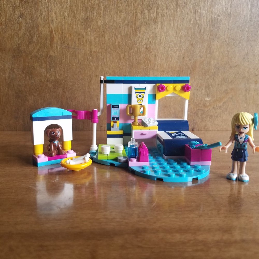 Stephanie's Bedroom Lego Set - Picture 2 of 9